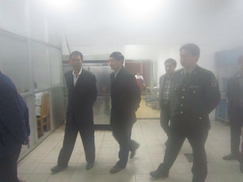 肖加平校长等参观军训基地食堂